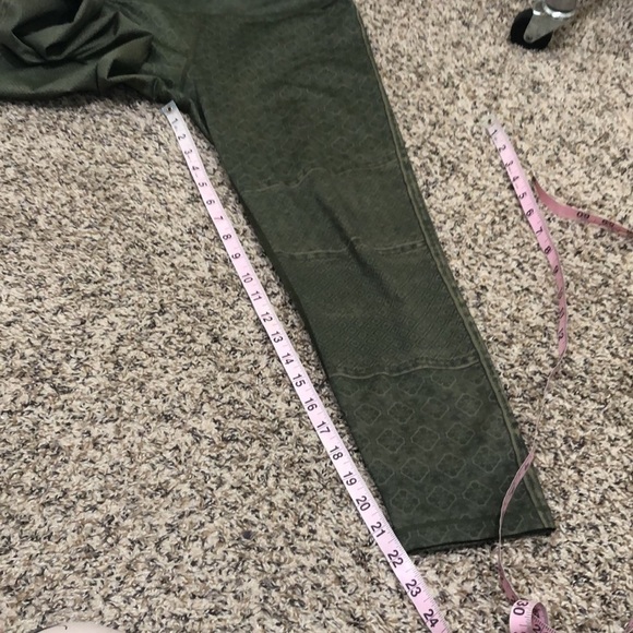 PrAna Moto Cropped Leggings Size Medium Cargo Green Mixed Floral Print - Picture 9 of 9